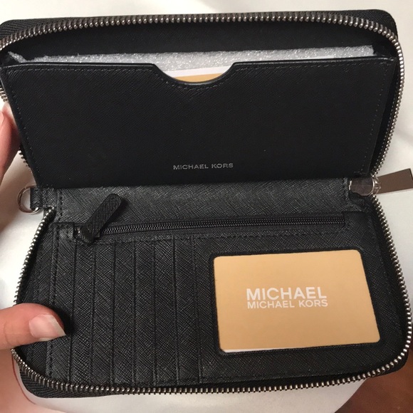 NEW Michael Kors black clutch cell tech friendly - Picture 2 of 4